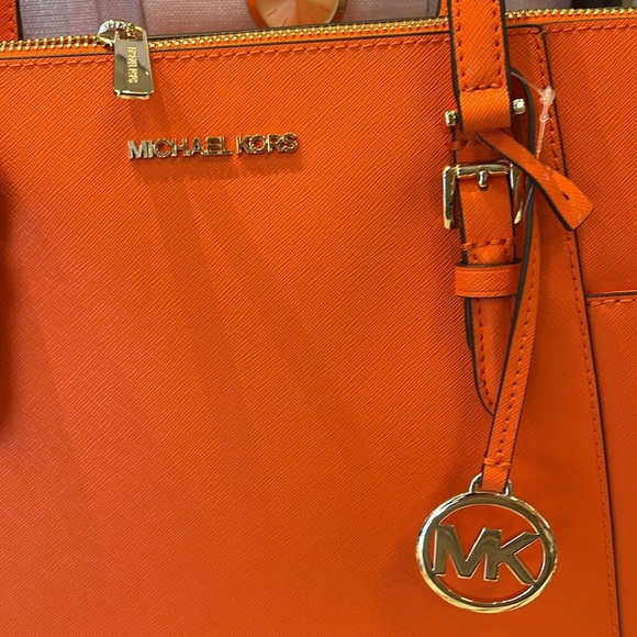 MICHAEL KORS
Jet Set Large Crossgrain Leather Top-Zip Charlotte Tote Shoulder - Picture 10 of 16